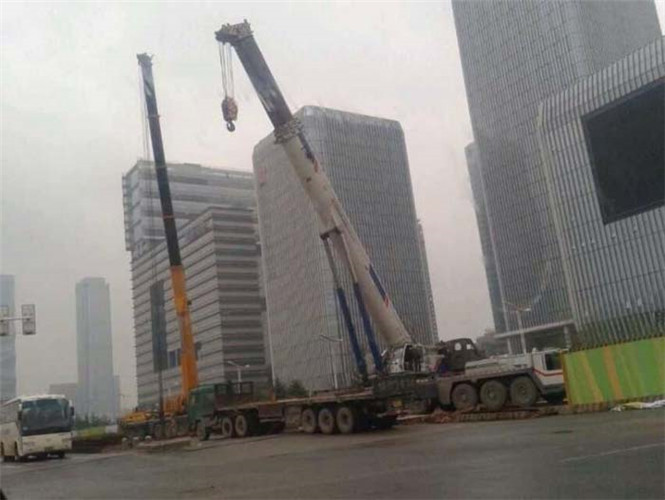 兴宁市“自动找平”—— 吊车的 “平地神器” 技术