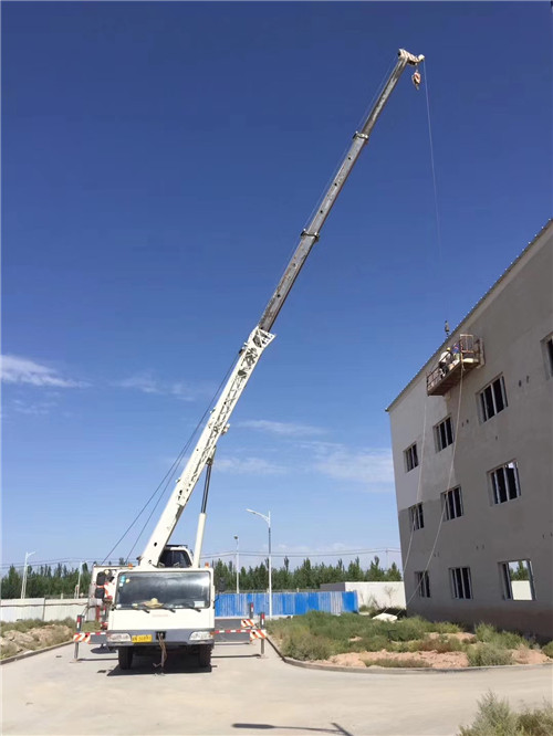 兴宁市“轻装强干”—— 吊车的 “轻量化臂架” 技术