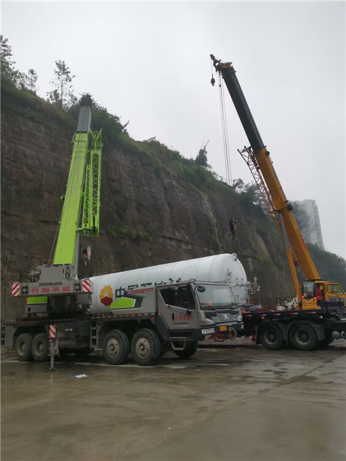 兴宁市“不怕风雨冻”—— 吊车的 “恶劣环境适应” 技术